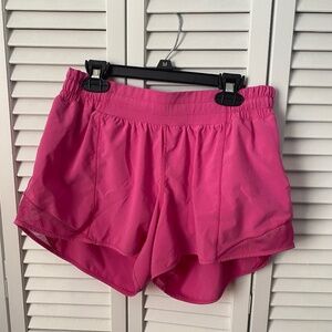 Lululemon Hotty Hot LR Short 4" size 8 Sonic Pink